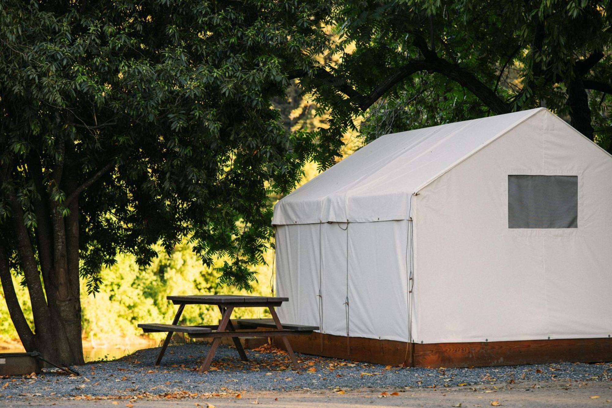 Johnson'S Beach Cabins And Campground Ґернвілл Екстер'єр фото